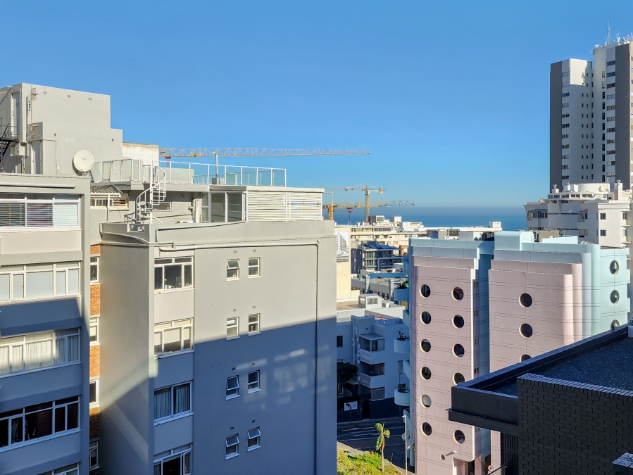 2 Bedroom Property for Sale in Sea Point Western Cape